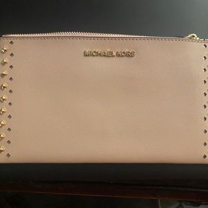 New Michael kors leather wristlet in blush
